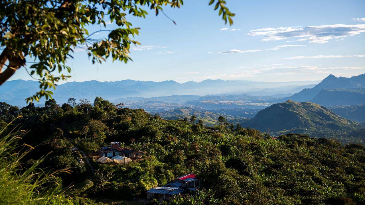 Kolumbien, Diözese Pasto. Die Menschen lieben das Land, auf dem sie wohnen.